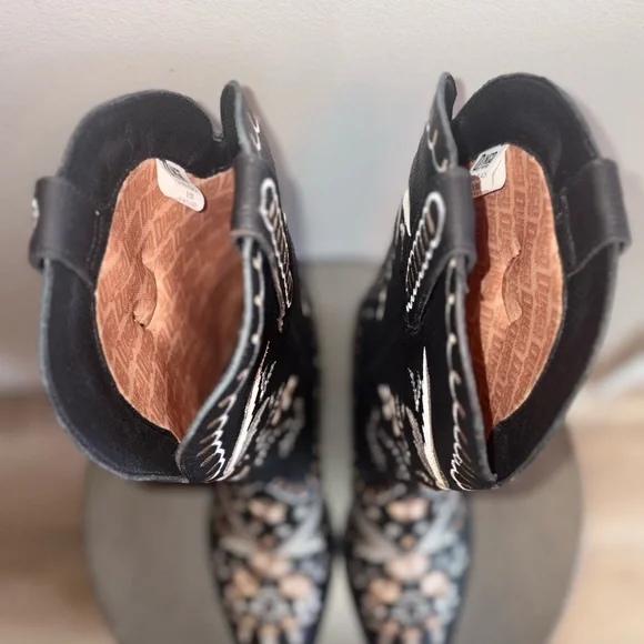 Dingo Black and White Embroidered Heeled Boots - Picture 5 of 13